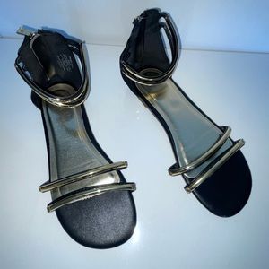 Ivanka Trump Golden Sandals Black And Gold Girls          Size 3